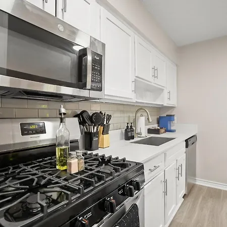 Near Ut Two Queen Beds Workspace Free Parking
